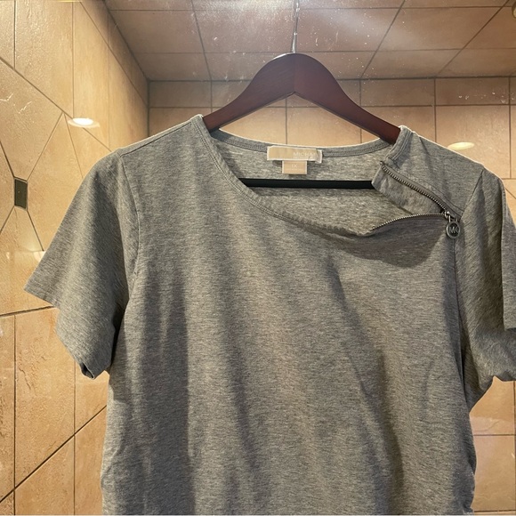 Michael Kors Gray Tee - Size Large - Gently loved - Short Sleeved - Picture 4 of 7